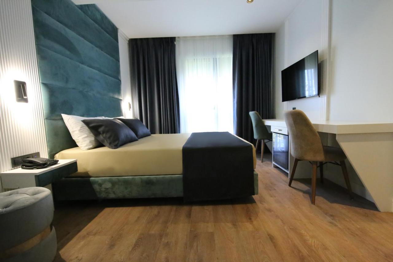 Axu Airport Hotel Arnavutkoy Exteriér fotografie A room at the hotel