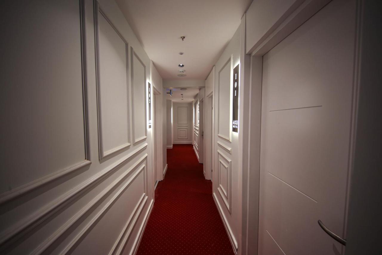 Axu Airport Hotel Arnavutkoy Exteriér fotografie A corridor at the hotel
