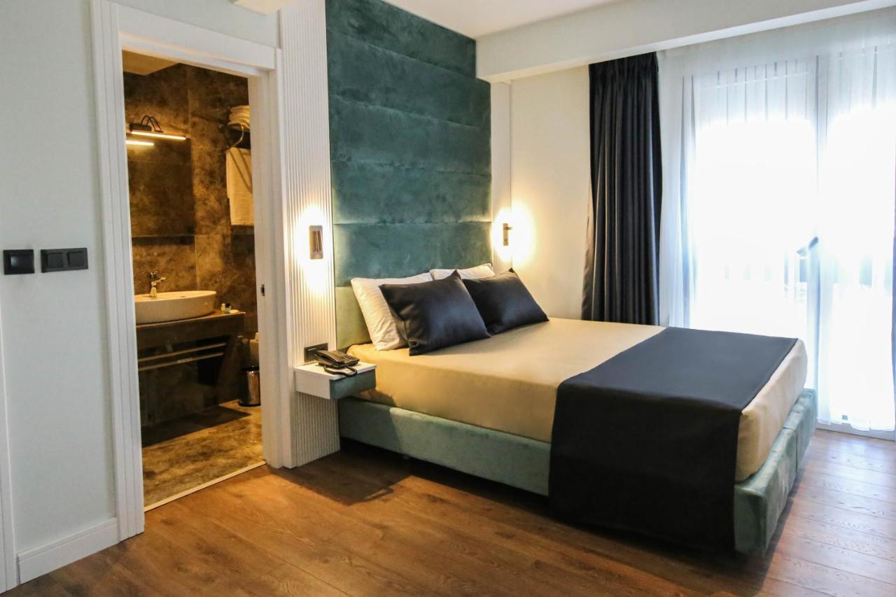 Axu Airport Hotel Arnavutkoy Exteriér fotografie A bedroom in a hotel