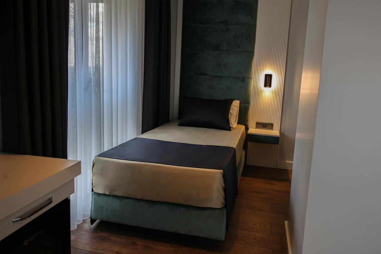 Axu Airport Hotel Arnavutkoy Exteriér fotografie A single room at the hotel