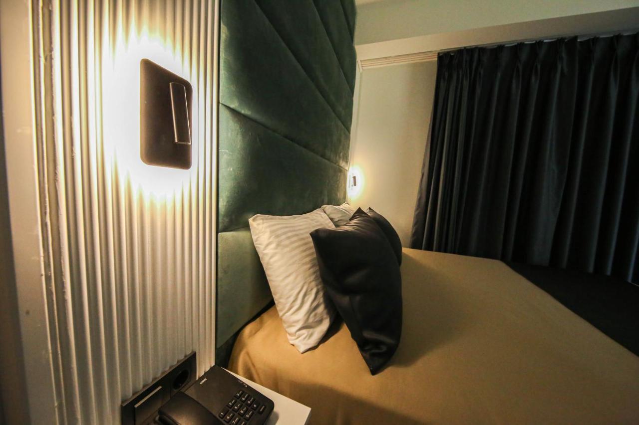 Axu Airport Hotel Arnavutkoy Exteriér fotografie A room at the hotel