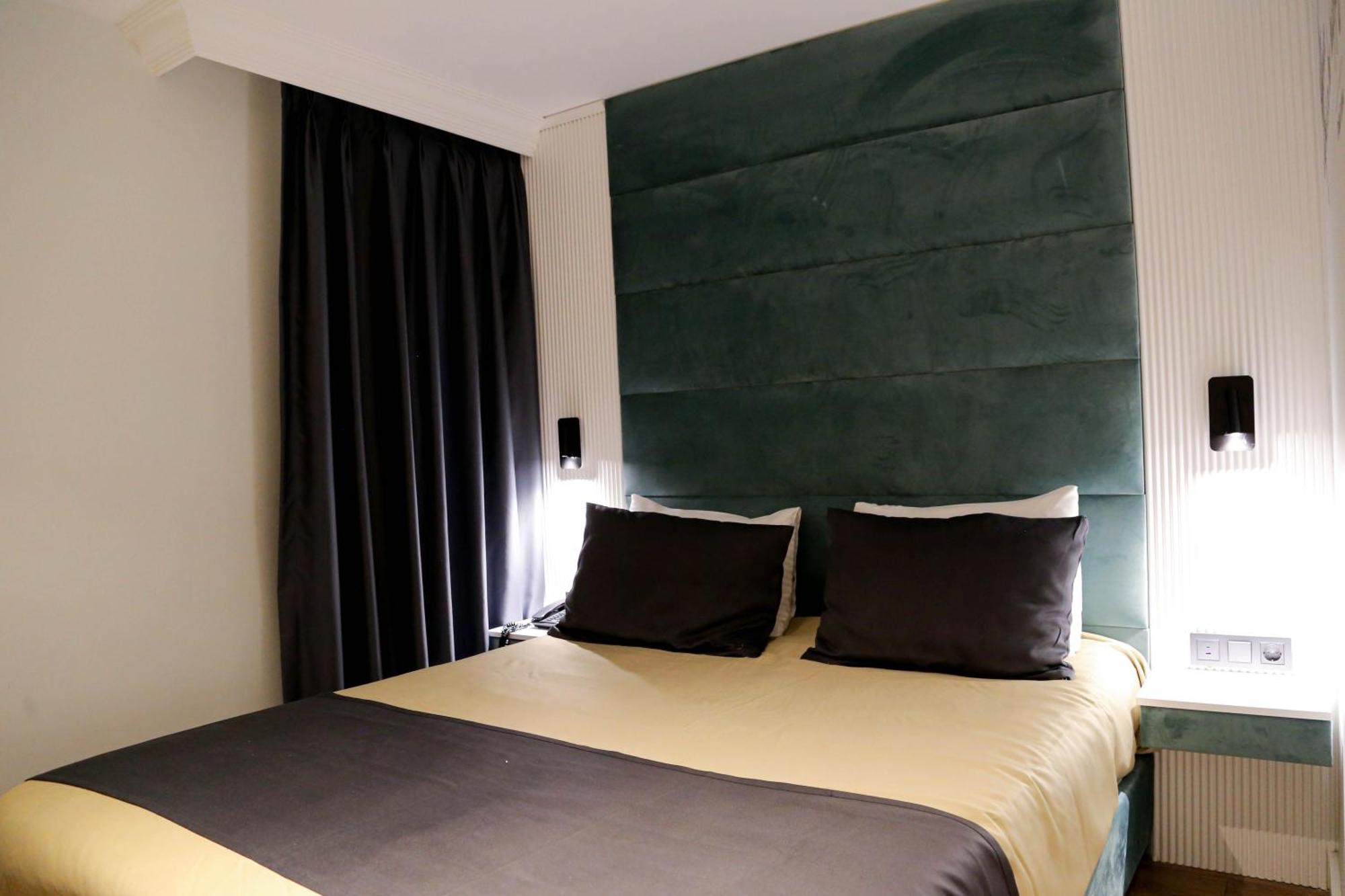 Axu Airport Hotel Arnavutkoy Exteriér fotografie A room at the hotel