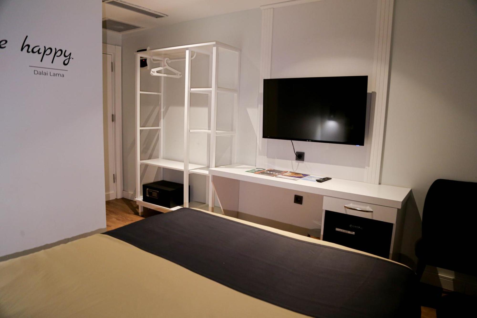 Axu Airport Hotel Arnavutkoy Exteriér fotografie A room at the hotel