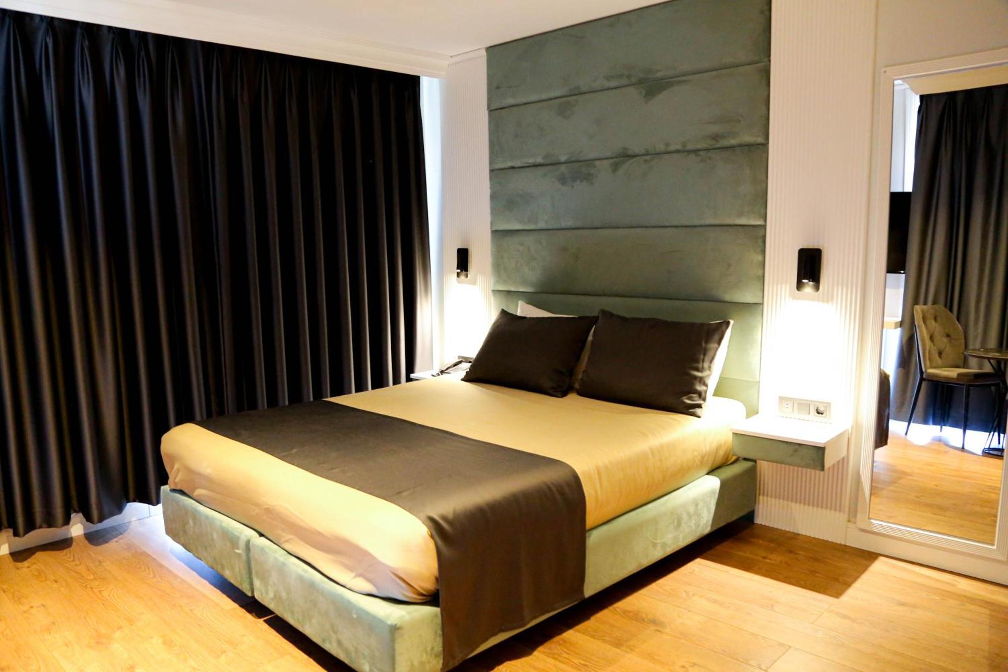 Axu Airport Hotel Arnavutkoy Exteriér fotografie A bedroom at the hotel