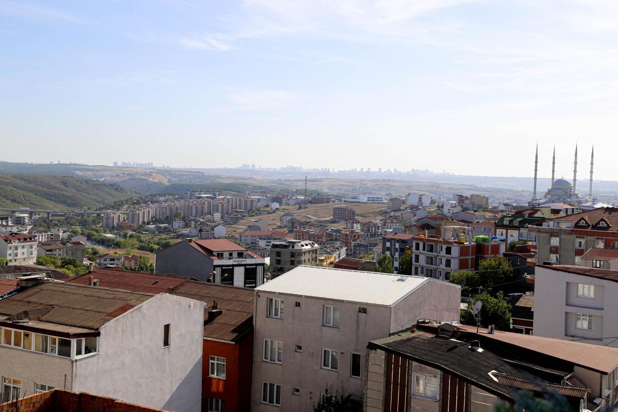 Axu Airport Hotel Arnavutkoy Exteriér fotografie A view of the district
