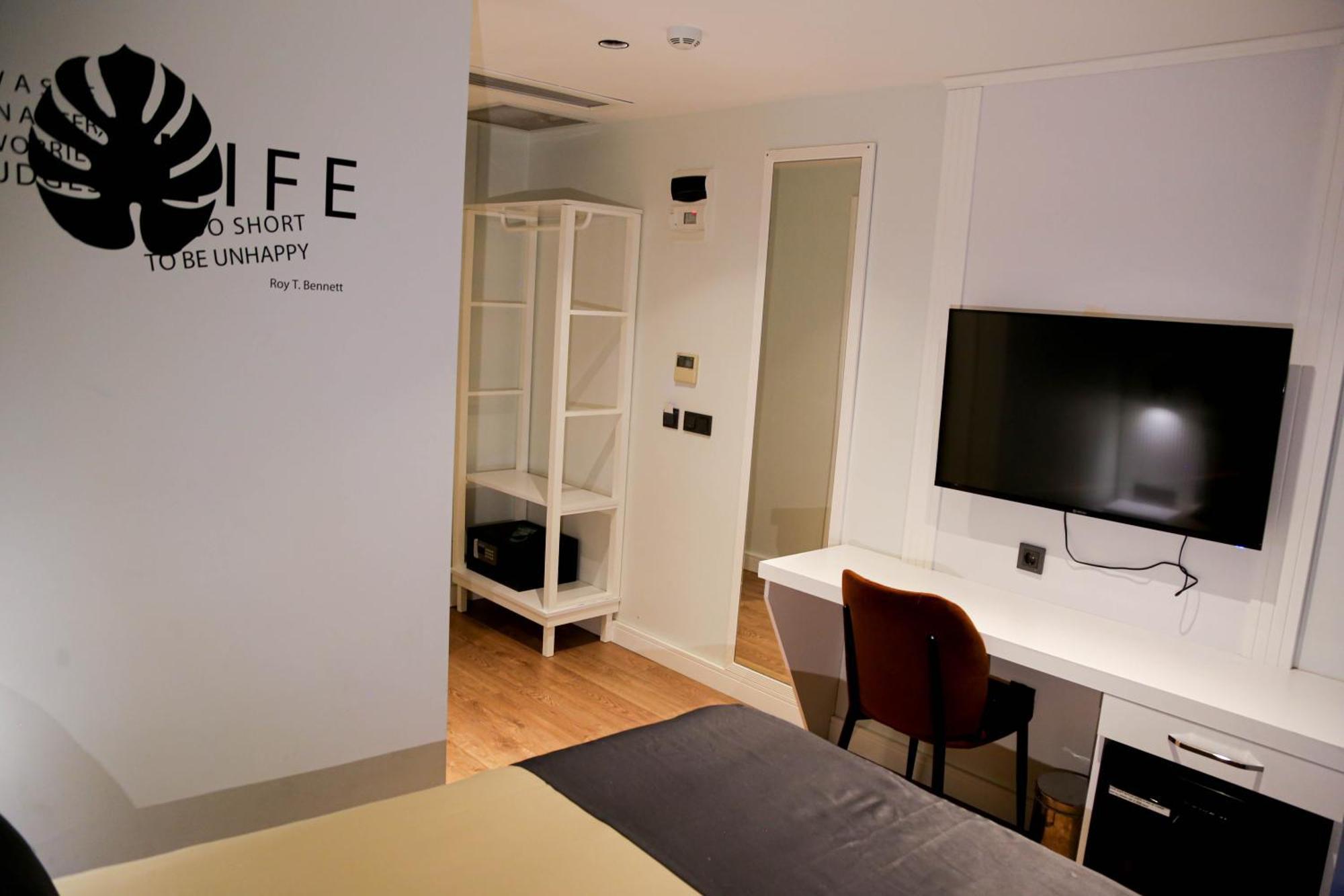 Axu Airport Hotel Arnavutkoy Exteriér fotografie A room at the hotel
