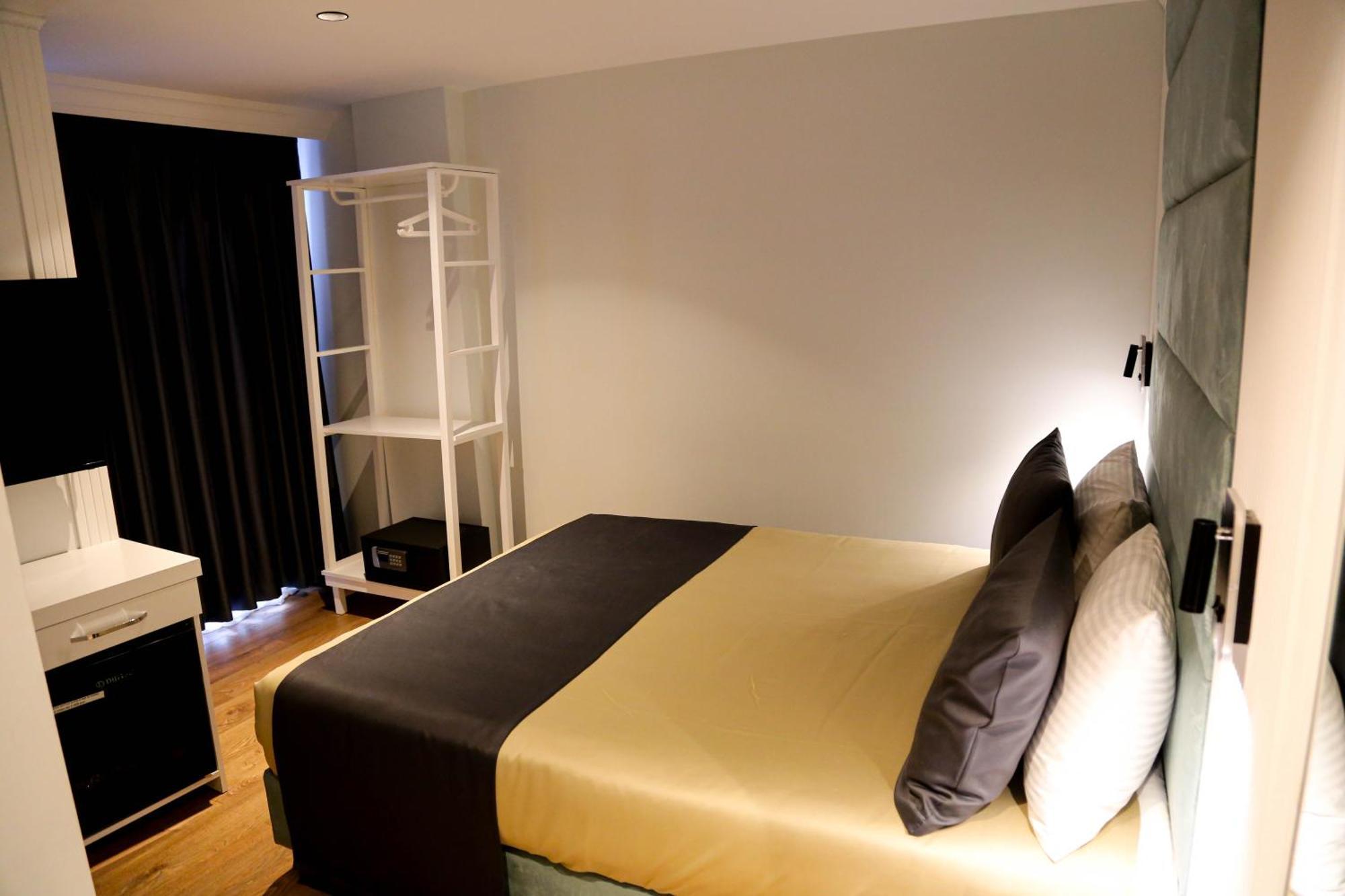 Axu Airport Hotel Arnavutkoy Exteriér fotografie A room at the hotel