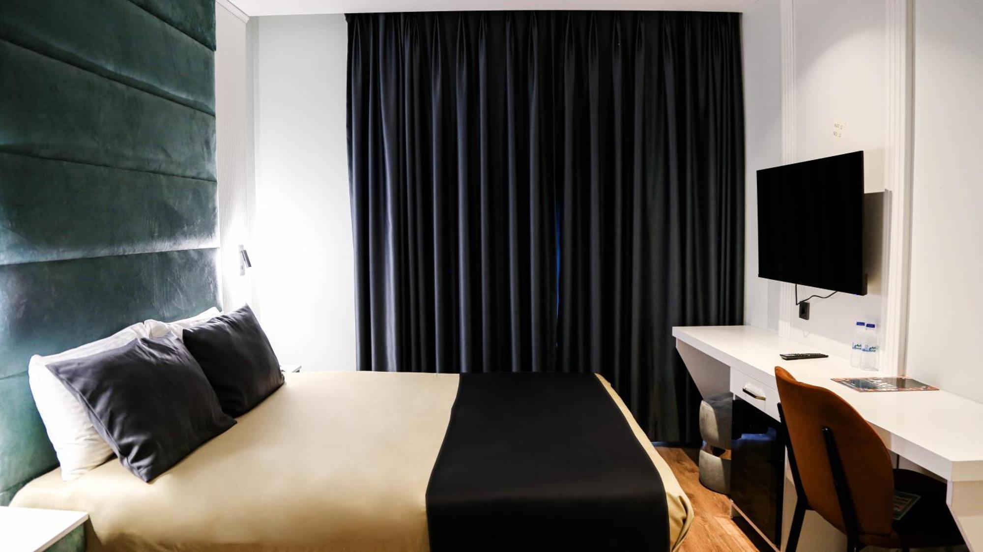 Axu Airport Hotel Arnavutkoy Exteriér fotografie A room at the hotel