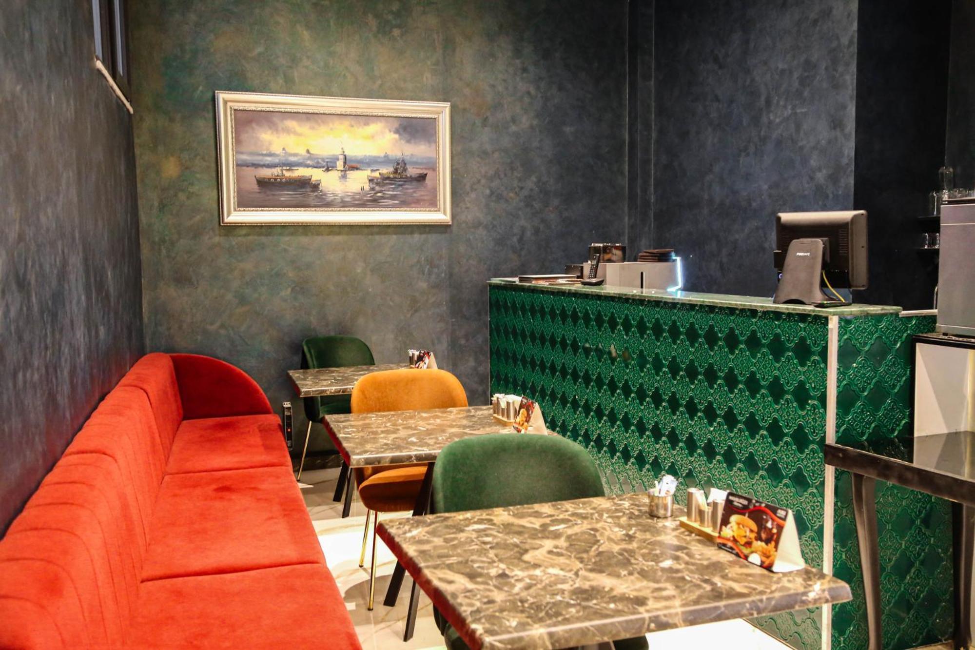 Axu Airport Hotel Arnavutkoy Exteriér fotografie Interior of a restaurant in the city of Tehran